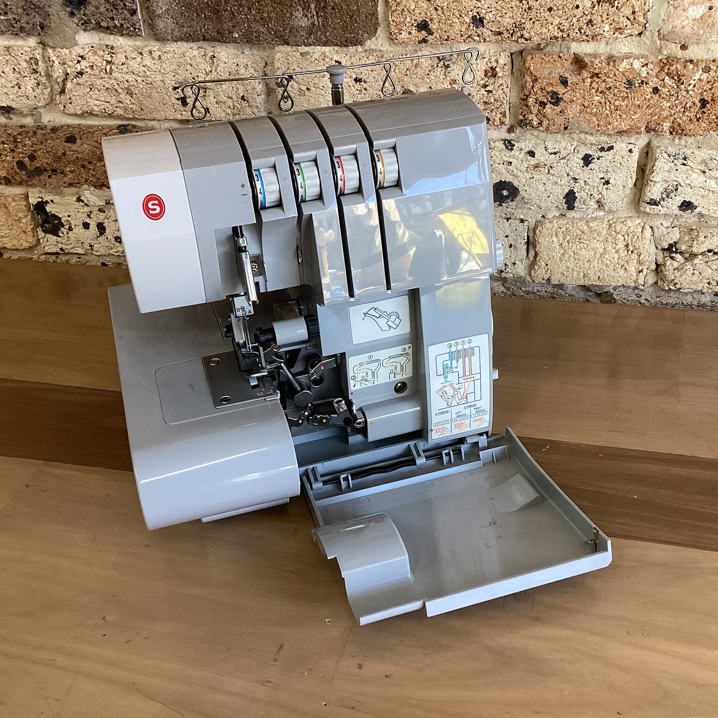 Second Hand Singer Heavy Duty Overlocker (14HD854)