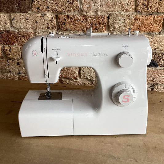 Second Hand SINGER Tradition 2250 Mechanical Sewing Machine
