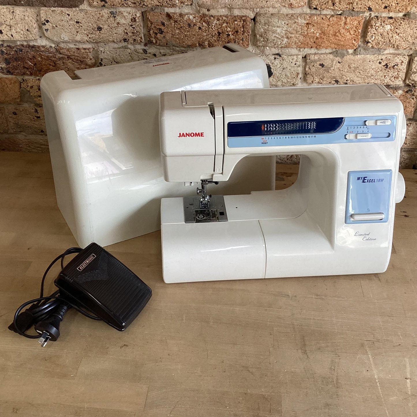 Second Hand JANOME MyExcel 18W Mechanical Sewing Machine