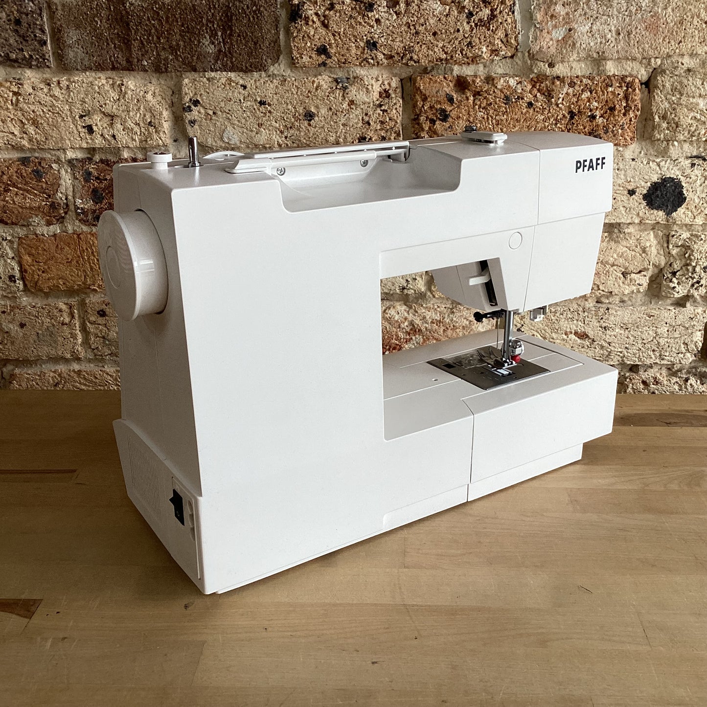 Ex-Display Model PFAFF Hobby 1142 Mechanical Sewing Machine