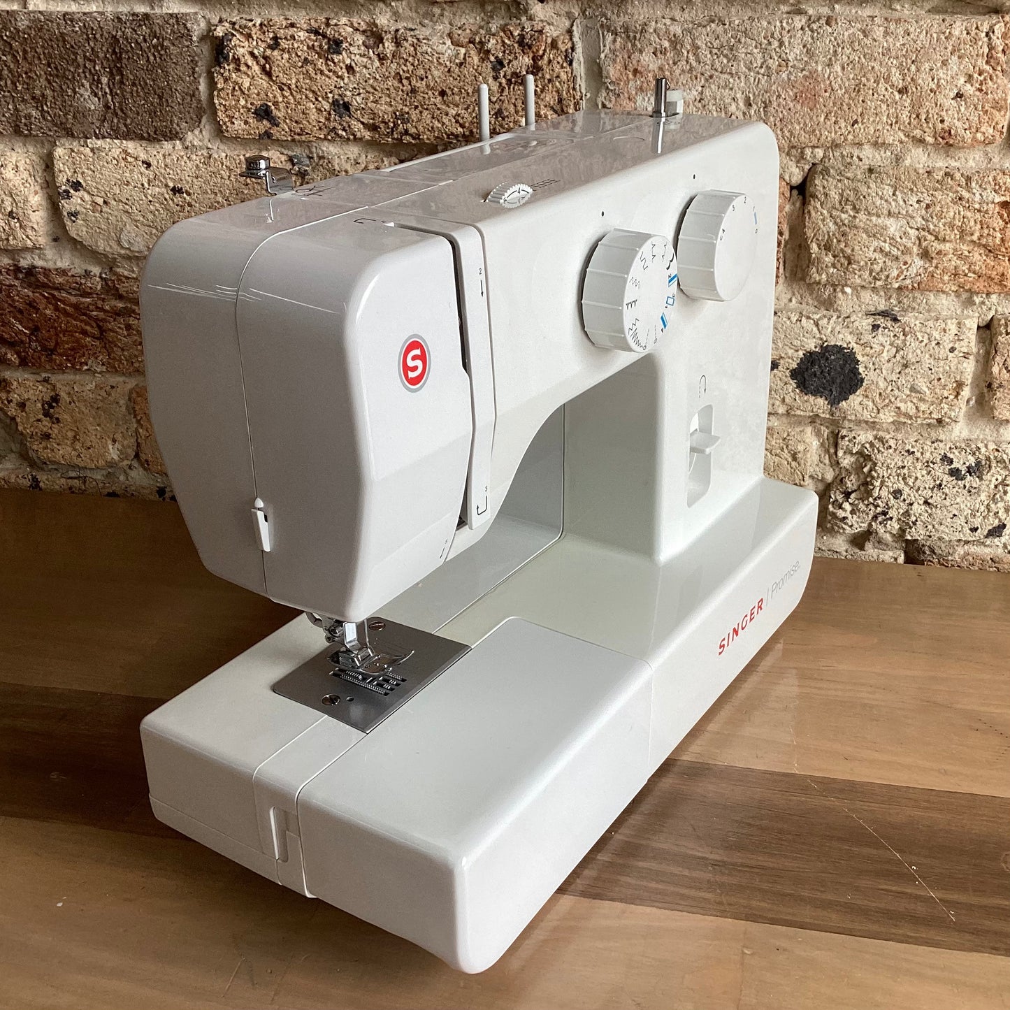 Second Hand Singer Promise 1409 Bobbin and Ink