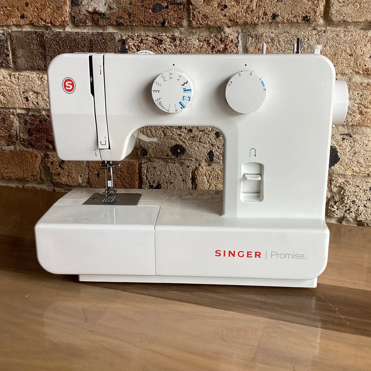 Second Hand Singer Promise 1409 Bobbin and Ink