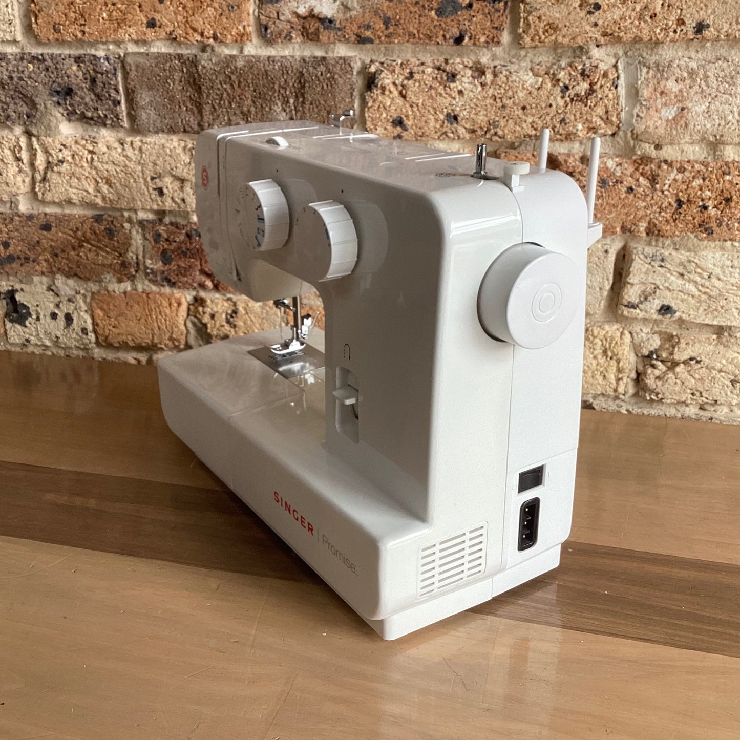 Second Hand Singer Promise 1409 Bobbin and Ink