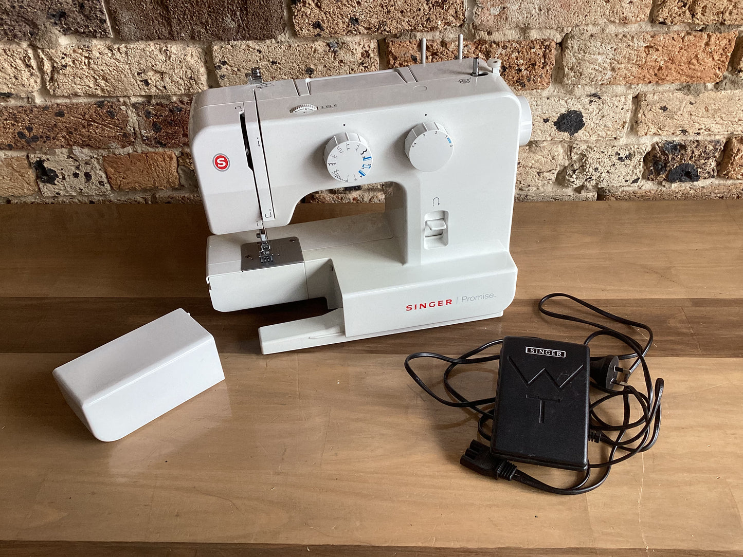 Second Hand Singer Promise 1409 Bobbin and Ink