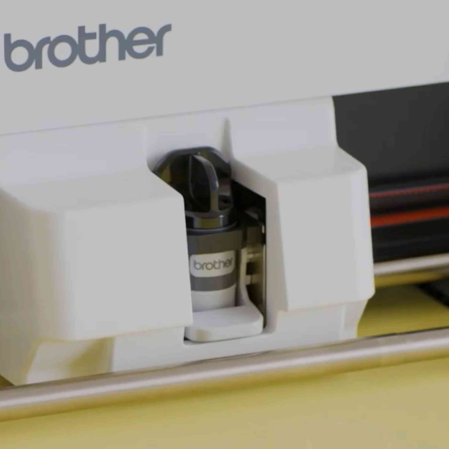 Brother Scanncut DX1250 autoblade close up.